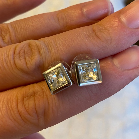 Swarovski square stud earrings - Picture 2 of 4